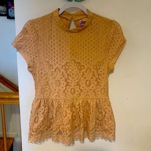 Francesca’s short sleeve pink lace top